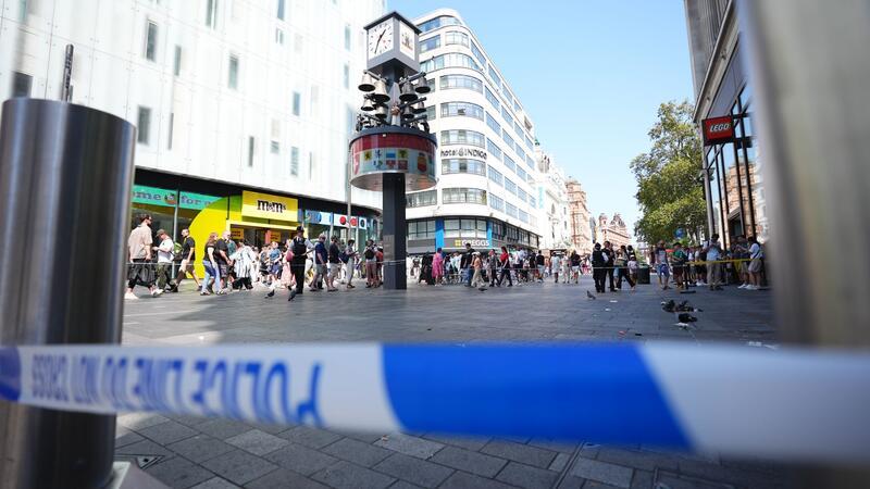Messerangriff auf Mädchen und Frau im Zentrum von London Es gibt laut Polizei keine Hinweise auf eine Terrorattacke.