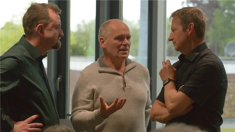 Es gibt viel zu bereden: Hier suchen Nick Freudenthal (SPD), Ulrich Felgentreu (Grüne) und Olaf Riesterer (CDU) nach Lösungen.