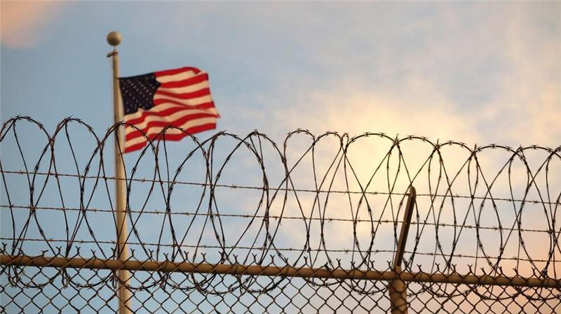 Weißes Haus: Erste Migranten werden nach Guantánamo gebracht Es gibt zwar bereits seit Jahrzehnten eine kaum bekannte Einrichtung in Guantánamo Bay auf Kuba, in der Migranten festgehalten werden können. Laut US-Medien war dort in vergangenen Jahren aber nur eine verschwindend geringe Zahl von Menschen untergebracht. (Archivbild)