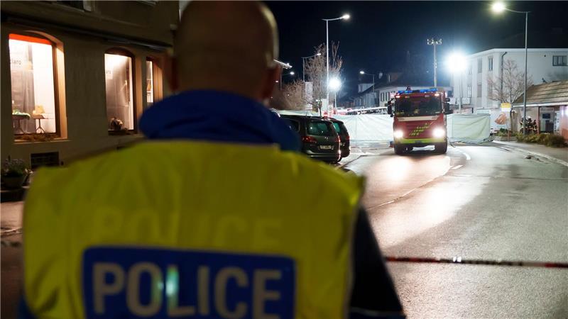 Sechs Tote bei Brandinferno in Linienbus in der Schweiz Es handelt sich um einen Bus des Unternehmens Postauto, das vor allem Linien-Verbindungen im ländlichen Raum anbietet.