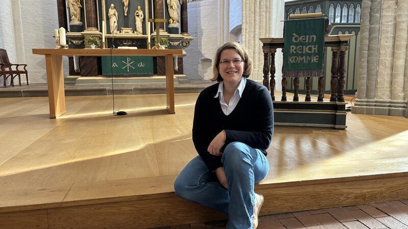Jesus wäre kein Lobbyist: Ungewöhnliche Antworten von Stades neuer Pastorin „Es hat mich umgehauen“, sagt Ann-Katrin Hamsch über den Moment, als sie die Wilhadi-Kirche zum ersten Mal betrat.