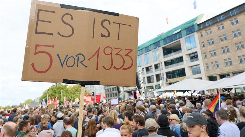 25.000 demonstrieren in Hamburg gegen Rechtsextremismus Es ist „5 vor 1933“, warnt eine Demoteilnehmerin.