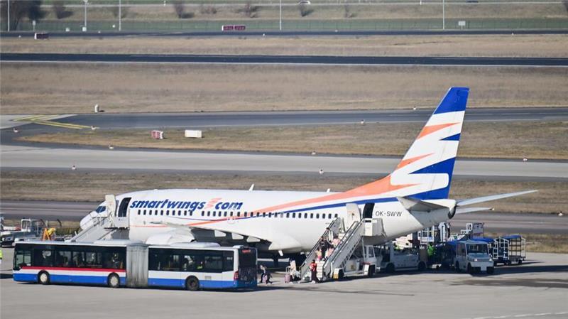 Flugzeug bringt 132 geflüchtete Afghanen nach Deutschland Es ist bereits der zweite Charterflug für Afghaninnen und Afghanen, die von Islamabad nach Deutschland gebracht werden.