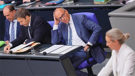 Es ist das erste Aufeinandertreffen von Merz und Weidel seit dem Erdrutschsieg der AfD in Sachsen-Anhalt.