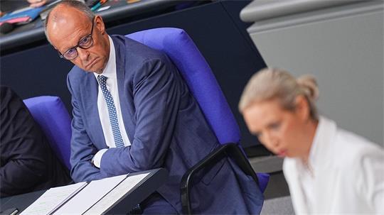Es ist das erste Aufeinandertreffen von Merz und Weidel seit dem Erdrutschsieg der AfD in Sachsen-Anhalt.