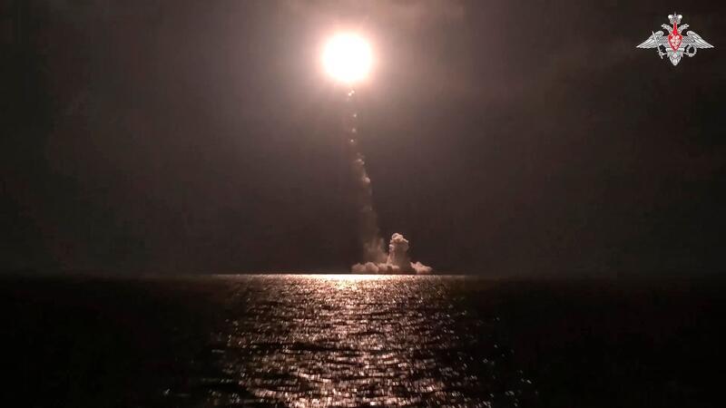 „Es ist einfach leichtsinnig und unverantwortlich, wenn der Anführer einer großen Atommacht so mit dem Säbel rasselt, wie er es in Bezug auf den möglichen Einsatz von Atomwaffen tut“, sagte der Kommunikationsdirektor des Nationalen Sicherheitsrats, John Kirby.