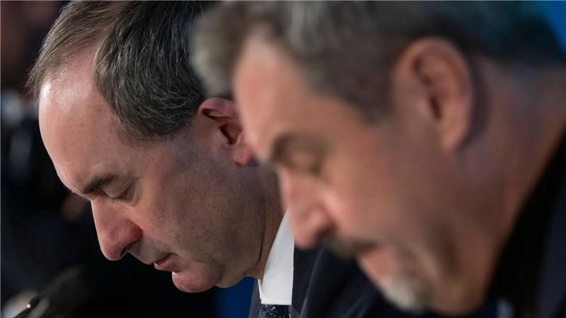 Platzt Söders Bayern-Koalition wegen Berliner Schuldenplan? Es ist ernst: Finden Hubert Aiwanger und Markus Söder eine Lösung im Schulden-Streit? (Archivbild)