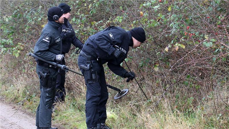 Es ist nicht das erste Mal, dass die Polizei zum Leichenfundort zurückkehrt.