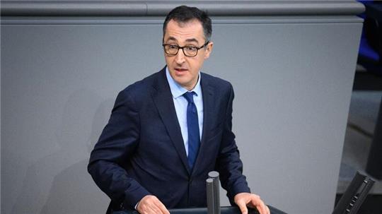 „Es ist vornehmste republikanische Pflicht eines jeden Bürgers dieses Landes, von uns allen, sich dem antisemitischen Hass entgegenzustellen“, sagt der Grünen-Politiker Cem Özdemir.