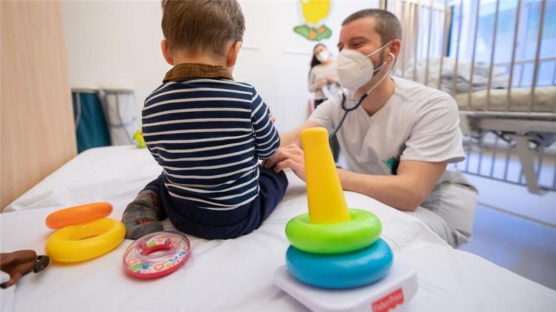 Grippewelle: Warnung vor Karneval – Kinder in Kliniken Es kann vorkommen, dass Kinder wegen einer Grippe ins Krankenhaus eingewiesen werden.