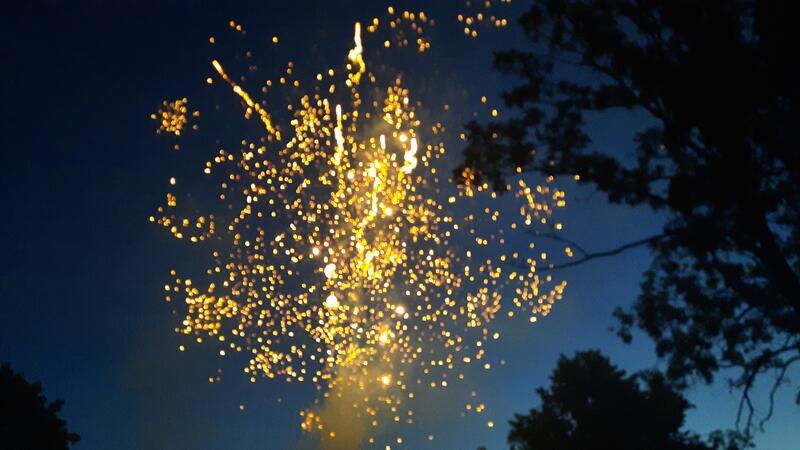 Es knallte und glitzerte: Die Gilde feierte am Festplatz mit großem Feuerwerk.