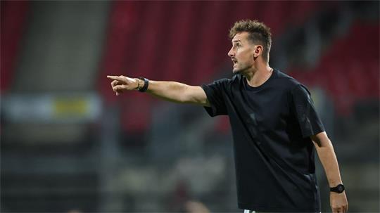 Es läuft zum Saisonstart für Miroslav Klose und den 1. FC Nürnberg. (Archivbild)