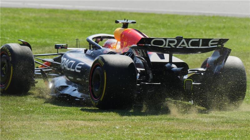 WM-Dreikampf spitzt sich zu: Norris-Sieg vor Verstappen Es lief diesmal nicht beschwerdefrei für Max Verstappen.