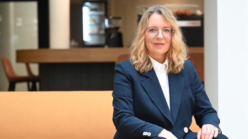 „Es muss bei der Bevölkerung ankommen, dass wir ähnlich wie im letzten Jahr weiterhin Gas einsparen“, sagt Claudia Kemfert, Leiterin der Abteilung Energie, Verkehr, Umwelt am Deutschen Institut für Wirtschaftsforschung (DIW Berlin).