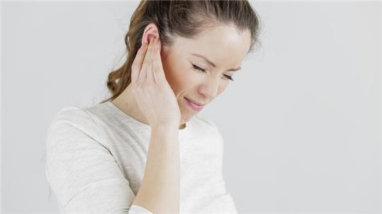 Es piept - und jetzt? Ein Tinnitus kann viele verschiedene Ursachen haben. Oft ist gar nicht klar, was genau dahintersteckt.
