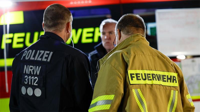 Es sind weiterhin Hunderte Kräfte im Einsatz. 