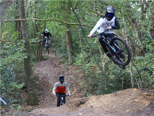 Es soll bei dem Outdoor-Angebot auch einen Pfad für Mountainbiker geben. Archivfoto: Unruh