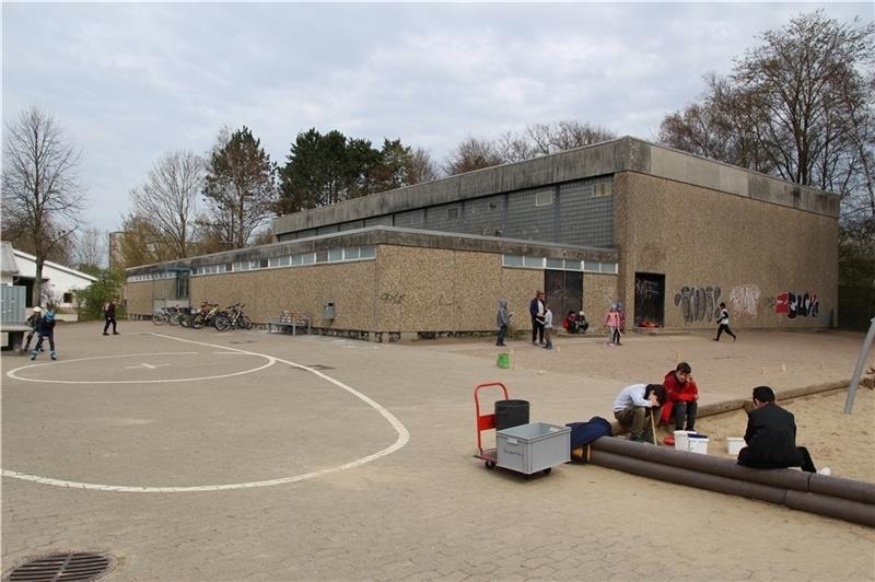 Neubau der Rotkäppchen-Turnhalle absehbar Es spricht inzwischen einiges dafür, dass die alte Halle an der Grundschule Rotkäppchenweg abgerissen wird. Foto: Richter