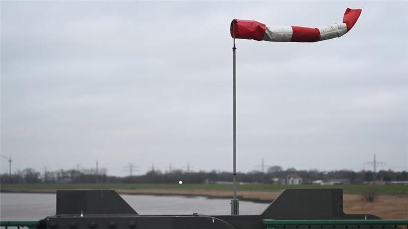 Sturm an Silvester: Mancherorts besser keine Raketen zünden Es stürmt im Norden Deutschlands.