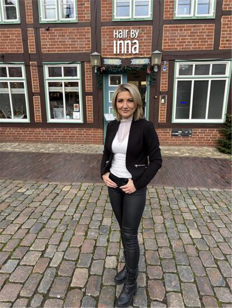„Es war Fügung“, sagt Friseurmeisterin Inna Findling über ihren Weg zum eigenen Salon.