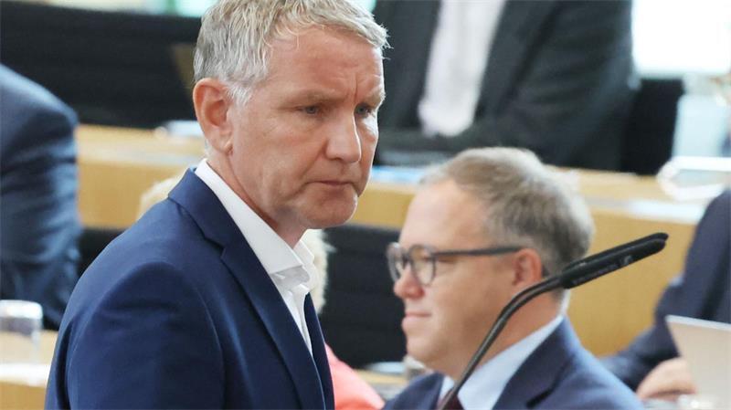 Höcke gegen Voigt: AfD mit Misstrauensantrag erfolglos Es war bereits der zweite Misstrauensantrag der AfD gegen Thüringens Ministerpräsidenten Mario Voigt in diesem Jahr.