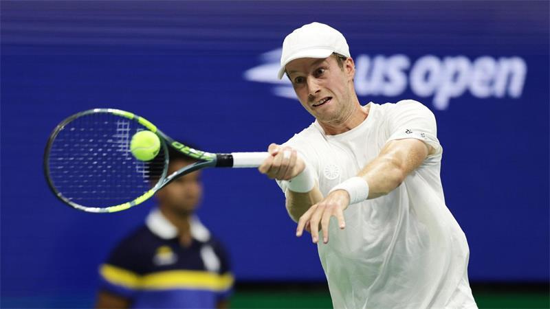 Zverev locker ins Halbfinale der US Open - Becker überholt Es war das erste Aufeinandertreffen mit Botic van de Zandschulp.