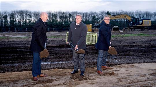 Es war der symbolische erste Spatenstich für den Bau einer ukrainischen Rüstungsfabrik auf dänischem Boden.