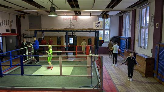 Es war ein richtiges kleines Boxzentrum, das der VTV sich in der Alten Turnhalle eingerichtet hatte. Trainer Matthias Steinert schwärmt noch heute vom einmaligen Flair der Boxhalle.