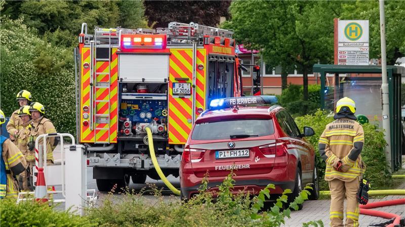 Es waren den Angaben zufolge rund 60 Feuerwehrleute im Einsatz.