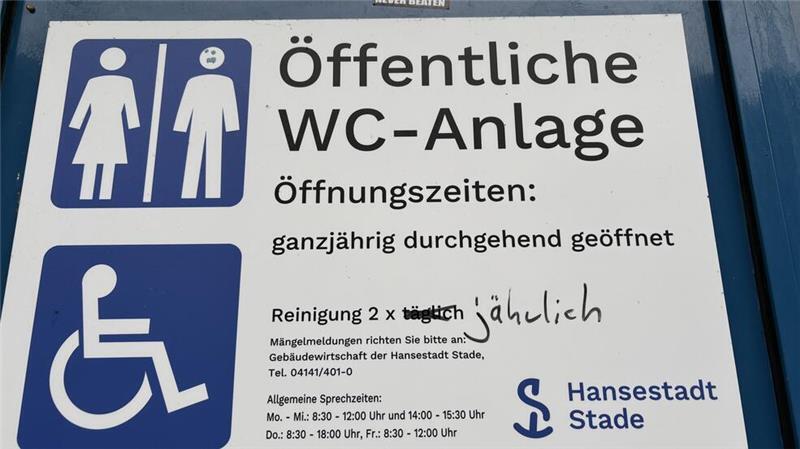 Es wird offensichtlich stark angezweifelt, dass die Toiletten am Bahnhof zwei Mal täglich gereinigt werden.