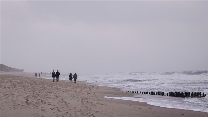 Es wird windig aber vergleichsweise warm. (Symbolbild)