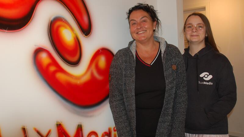 Esther Deppe-Becker (links) und Tjorven Stieglitz von BuxMedia.