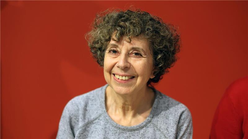 Esther Dischereit und Hengameh Yaghoobifarah lesen in der Villa Sponte. 