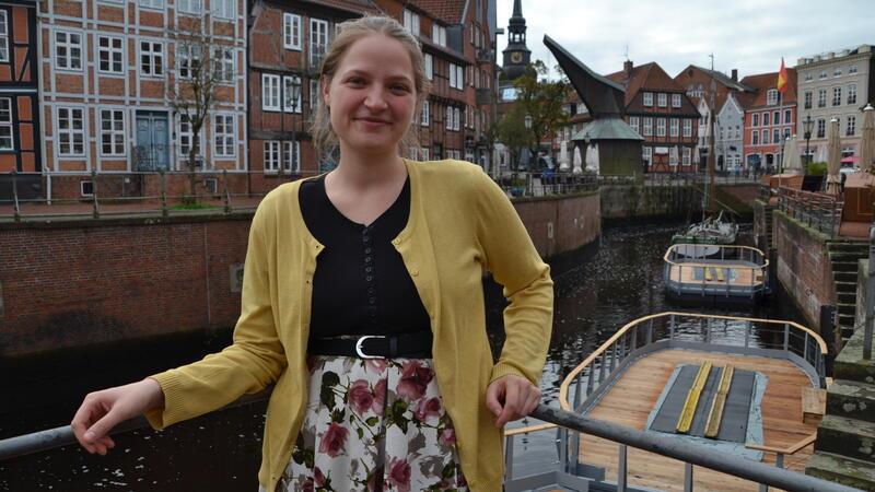 Esther Schiffer zu Besuch in Stade. An der BBS I hat sie ihr Abitur gemacht.