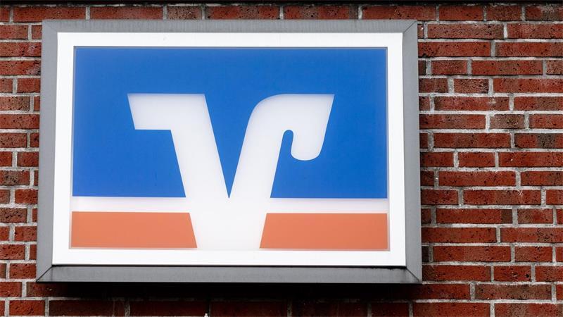 Scharfer Wettbewerb: Volksbanken öffnen sich für Krypto Etablierte Banken wie Volksbanken, Sparkassen und Privatbanken in Deutschland haben es mit zunehmender Konkurrenz von Neobanken zu tun. Zudem werben immer mehr Auslandsbanken hierzulande um Kundschaft. (Symbolbild)