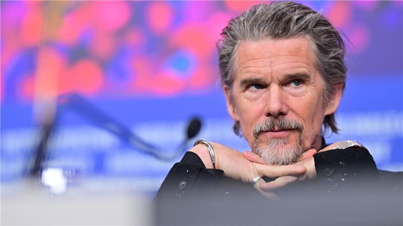 Ethan Hawke nimmt an der Pressekonferenz zum Film „The Weight“ bei der Berlinale teil.