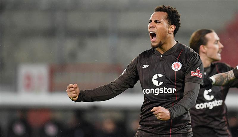 Etienne Amenyido vom FC St. Pauli. Foto: Daniel Reinhardt/dpa