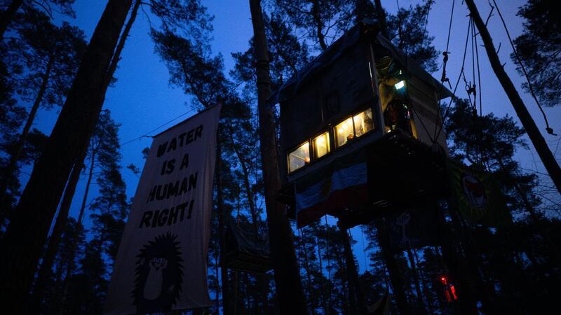 Etliche der Aktivisten waren auch schon bei Protestaktionen im Hambacher Forst oder im Braunkohle-Dorf Lützerath dabei.
