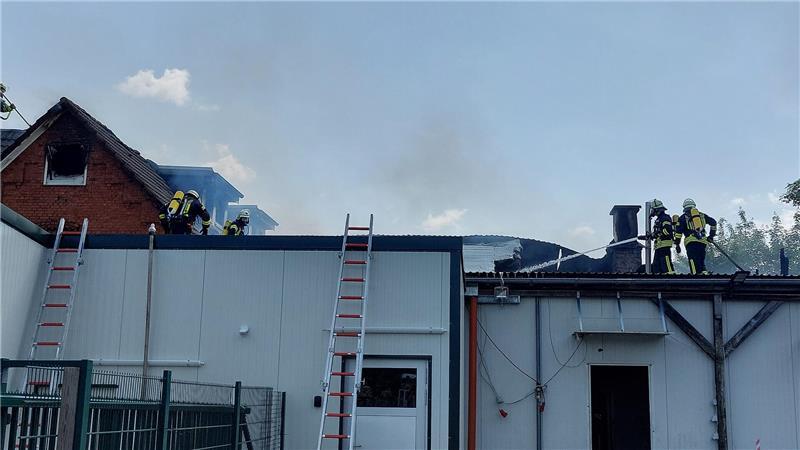 Etwa 300 Feuerwehrkräfte, viele auch aus dem Kreis Stade, waren im Einsatz.