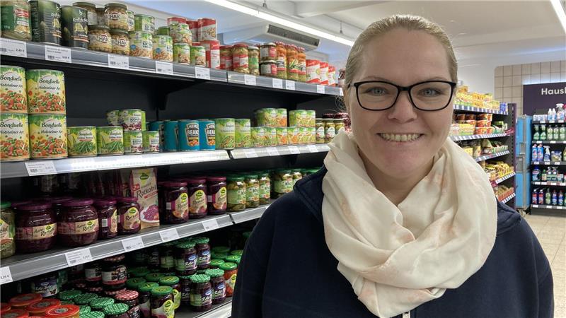 Etwa 800 Sellstedter haben sich bisher eine Kundenkarte geholt. „Eine gute Bilanz“, findet Enso-Filialleiterin Fay Disse. Foto: Hansen