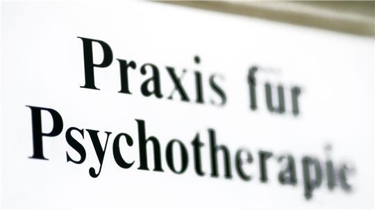 Etwa eintausend Menschen haben in Bremen gegen eine Honorarkürzung für Psychotherapeutinnen und Psychotherapeuten demonstriert. (Symbolbild)