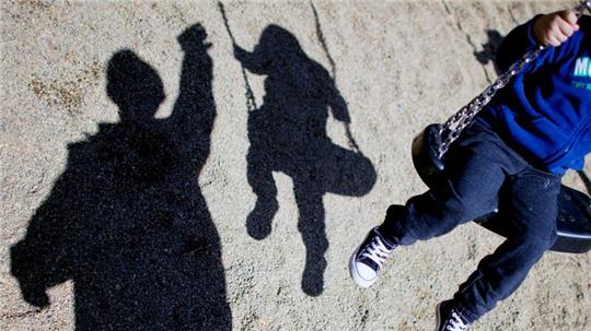 Etwa jede fünfte Familie mit Kindern unter 18 Jahren ist alleinerziehend.