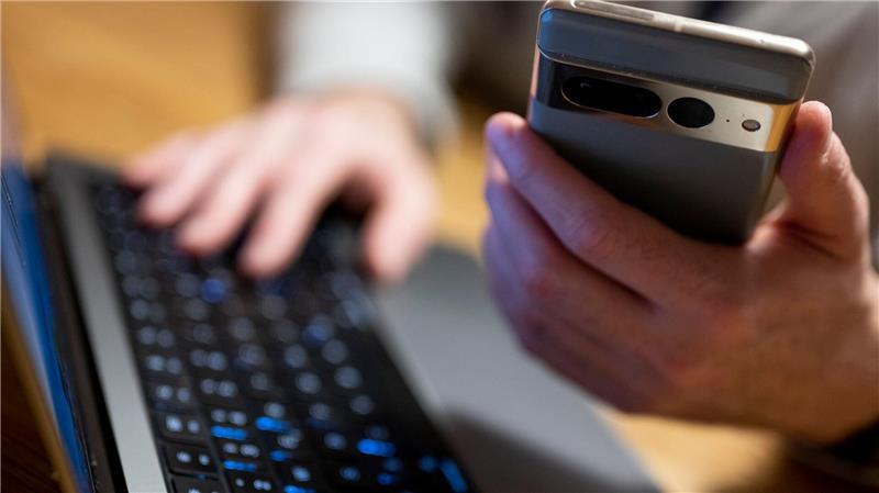 Etwa vier Prozent der Menschen im Alter zwischen 16 und 74 Jahren waren vergangenes Jahr in Deutschland sogenannte Offliner – sie hatten noch nie das Internet genutzt. (Symbolbild)