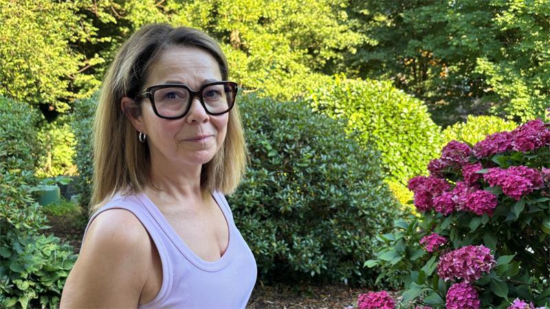 Etwa zwölf Meter von Bianca Rolffs Grundstückgrenze entfernt - hinter den Bäumen - befindet sich der Stader Dirtbike-Park. Dort wird aktuell im großen Stil gebaut.