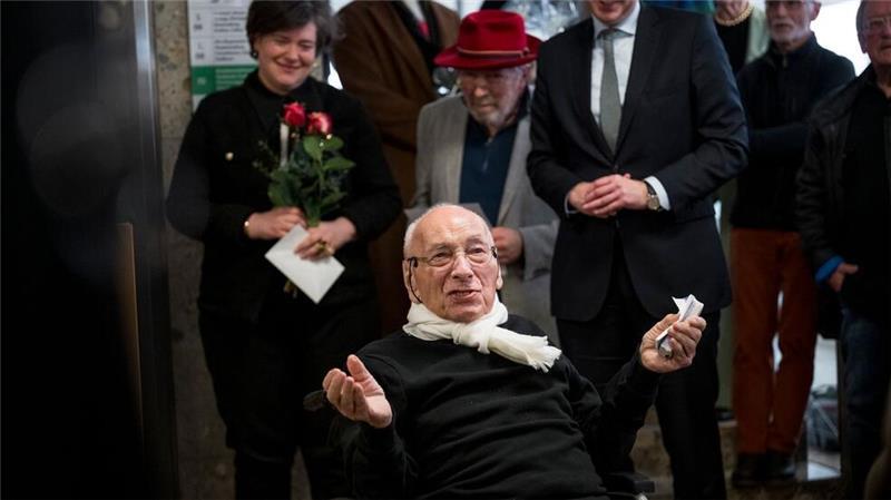 Eugen Gomringer  hielt bei der Vernissage eine Rede. 