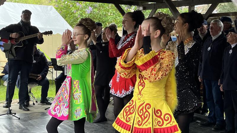 Europa-Tag in Jork: Der Altländer Shantychor und die Irish Dancer der Diekdancers treten gemeinsam auf.