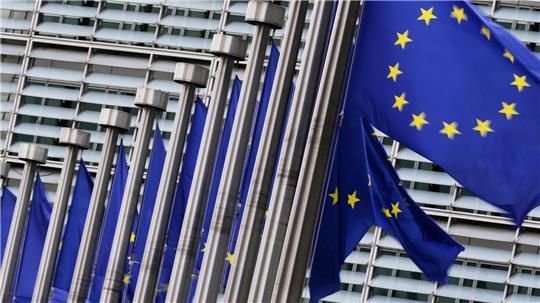 Europa muss nach Einschätzung von McKinsey viel investieren, um in Sachen Wettbewerbsfähigkeit zu den USA aufzuholen 