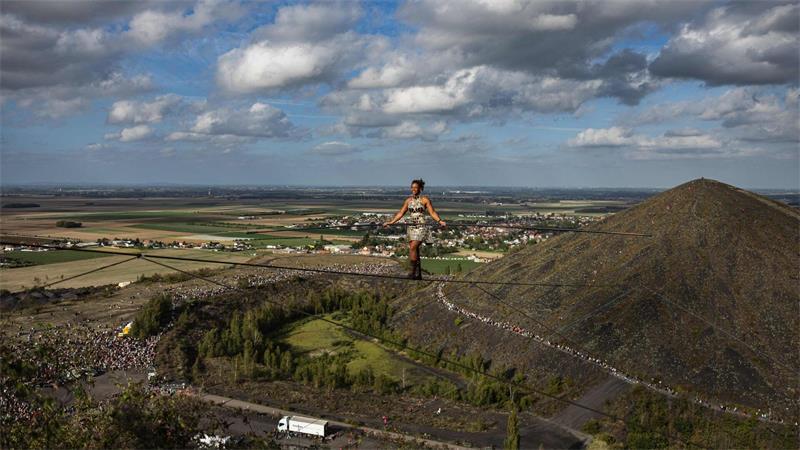Europäische Tage des Kulturerbes: Highline-Aktion in Loos-en-Gohelle über dem Bergbaugebiet Pas-de-Calais