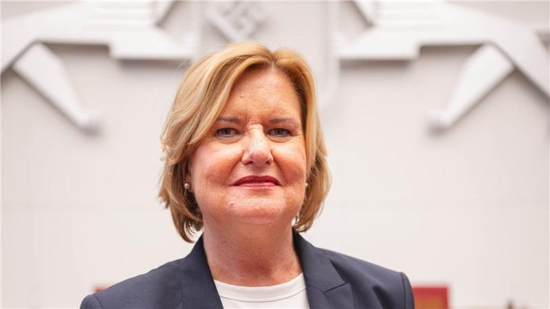 Eva Högl ist erste Bremer Innensenatorin Eva Högl (SPD) ist Bremens erste Senatorin für Inneres und Sport.