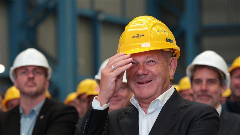 Meyer Werft vor Großauftrag von MSC und Führungswechsel Ex-Bundeskanzler Scholz bezeichnete die Meyer Werft als „industrielles Kronjuwel“. (Archivbild)